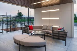 Ruang duduk di Courtyard by Marriott Pullman