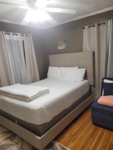 Ένα ή περισσότερα κρεβάτια σε δωμάτιο στο Cozy 1 Bedroom in a house