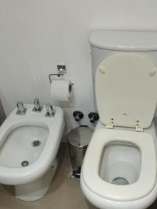 Koupelna v ubytování Monoambiente cerca del rio!