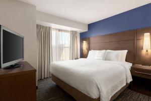 A bed or beds in a room at Residence Inn by Marriott Salinas Monterey