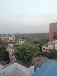 vistas a la ciudad desde el techo de un edificio en Sunrise heights, en Hyderabad
