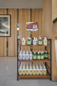 a shelf filled with lots of bottles of honey at Yung An Business Hotel in Dounan