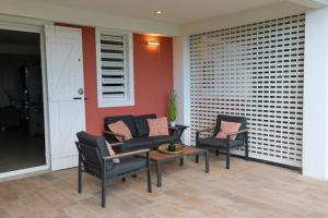 A seating area at Belle vue de Grande Anse
