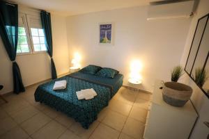 A bed or beds in a room at Belle vue de Grande Anse