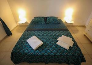 A bed or beds in a room at Belle vue de Grande Anse