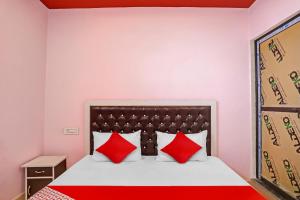 Llit o llits en una habitació de OYO Flagship Avtar Hotel