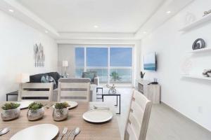 Ruang duduk di Encantame Towers Velero C302 Condo