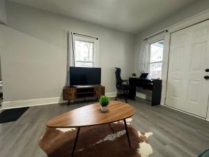 a living room with a table and a piano at Perfect stay for couples in Springfield