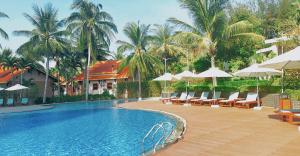 Bazén v ubytování Long Thuan Hotel & Resort nebo v jeho okolí