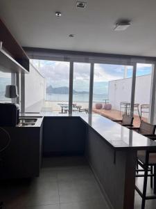 a kitchen with a view of the ocean from a house at Apartamento Praia Flamengo Charme in Rio de Janeiro