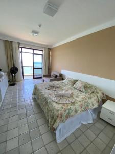 Un pat sau paturi într-o cameră la Flat Golden Beach Recife