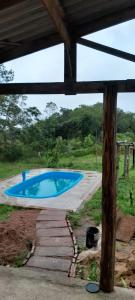 Het zwembad bij of vlak bij Sítio dos Adolfos