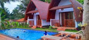 Bazén v ubytování Nyamane Ubud Green View Villas by EPS nebo v jeho okolí
