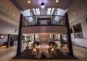 Restaurace v ubytování Westgrove Hotel + 37 fotografií