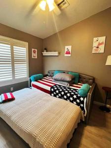 Amazing heated pool and private Hot tub 3br in heart of LV