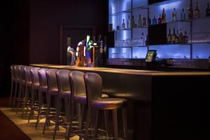 Salon ili bar u objektu Westgrove Hotel