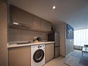 Η κουζίνα ή μικρή κουζίνα στο East Maple Hotel Apartment - Guangzhou Financial City Sanxi Metro Station