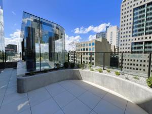 a view of a city skyline with tall buildings at 1 BRM 1 Study 1 BATH, Southern Cross Station, Flagstaff Garden in Melbourne