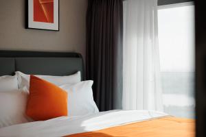 Ένα ή περισσότερα κρεβάτια σε δωμάτιο στο East Maple Hotel Apartment - Guangzhou Financial City Sanxi Metro Station