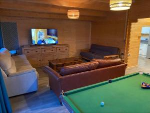 a living room with a pool table and a tv at Inviting 2-Bedroom Cabin in Ashton Under Hill in Evesham