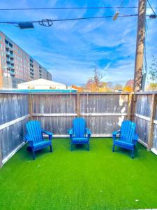 two blue chairs on a patio with green grass at Comfortable Modern Home in Downtown Houston - Sleeps 10 in Houston