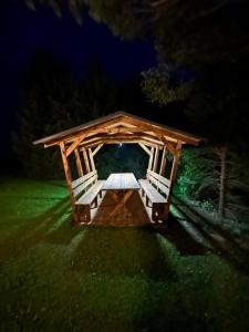 Vonkajšia záhrada v ubytovaní Domek na górze z pięknym widokiem