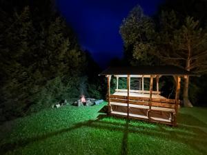 Vonkajšia záhrada v ubytovaní Domek na górze z pięknym widokiem