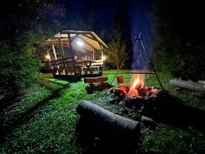 Vonkajšia záhrada v ubytovaní Domek na górze z pięknym widokiem