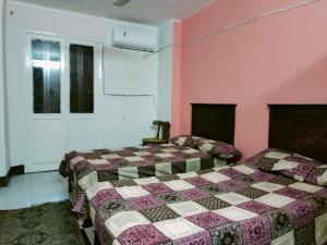 Postel nebo postele na pokoji v ubytování Two bedroom Apartment in central location in downtown Cairo