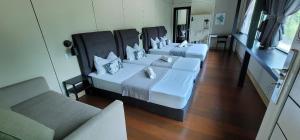 Una cama o camas en una habitación de Gopeng Riverstones Rainforest Retreat