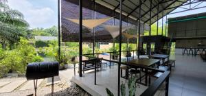 Un jardín fuera de Gopeng Riverstones Rainforest Retreat