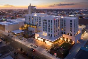 Ett flygfoto av Odessa Marriott Hotel & Conference Center