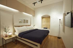 a bedroom with a large bed and a window at Souzagad - Villa Maria in Pune
