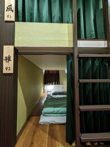 a small room with a bunk bed in it at 駿府城下町の宿　玉乃屋 in Shizuoka