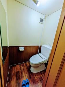 Kylpyhuone majoituspaikassa 駿府城下町の宿　玉乃屋