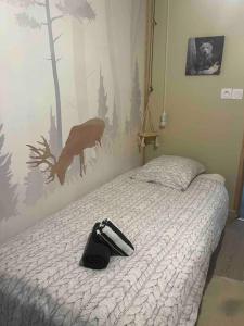 Ein Bett oder Betten in einem Zimmer der Unterkunft Appartement cosy au sein d’un hameau verdoyant