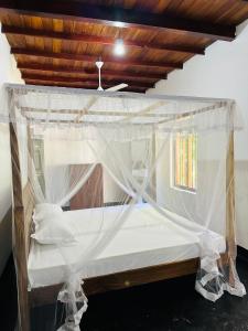 Een bed of bedden in een kamer bij Villa Gihan