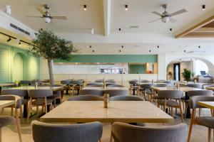 Restaurace v ubytování QAWRA Palace Resort & SPA