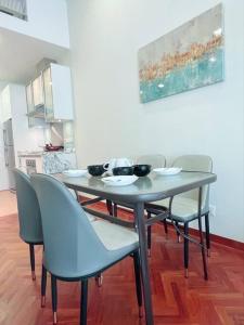 Fotografie z fotogalerie ubytování Strait Quay Marina Cozy Suite with Bathtub by Uptrend Home Management v destinaci Tanjong Tokong