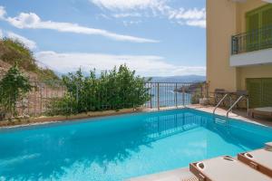 Бассейн в Mare Hotel Apartments или поблизости