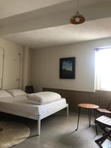 Postel nebo postele na pokoji v ubytování iDorm B&B - idorm Mỹ