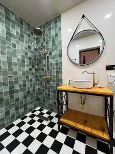 a bathroom with a sink and a mirror at Berkri Gastro Yard & Guest House in Yenokavan