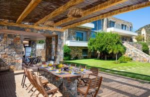 Το κτήριο όπου στεγάζεται  η βίλα