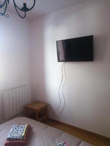 Televízia a/alebo spoločenská miestnosť v ubytovaní Appartement tout confort - Belle vue sur le Cambre d'Aze