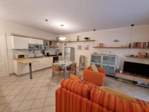 Η κουζίνα ή μικρή κουζίνα στο Appartamento la Casa di Freddy
