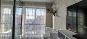 Televiisor ja/või meelelahutuskeskus majutusasutuses DreamTown Однокімнатна біля вокзалу +3 fotot