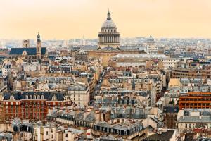 een luchtzicht op de stad Londen met de kathedraal bij Charmant appartement de 38m² -Quartier Latin in Parijs