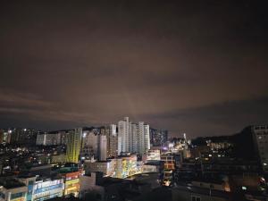Vista generica su Bucheon o vista sulla città dall'interno dell'appartamento