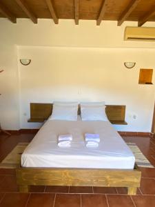 A bed or beds in a room at To Palio