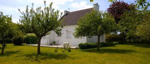 a white house with trees in the yard at Ty Ar Bleiz Gwenn - La maison du Loup Blanc in Trégarvan +9 photos